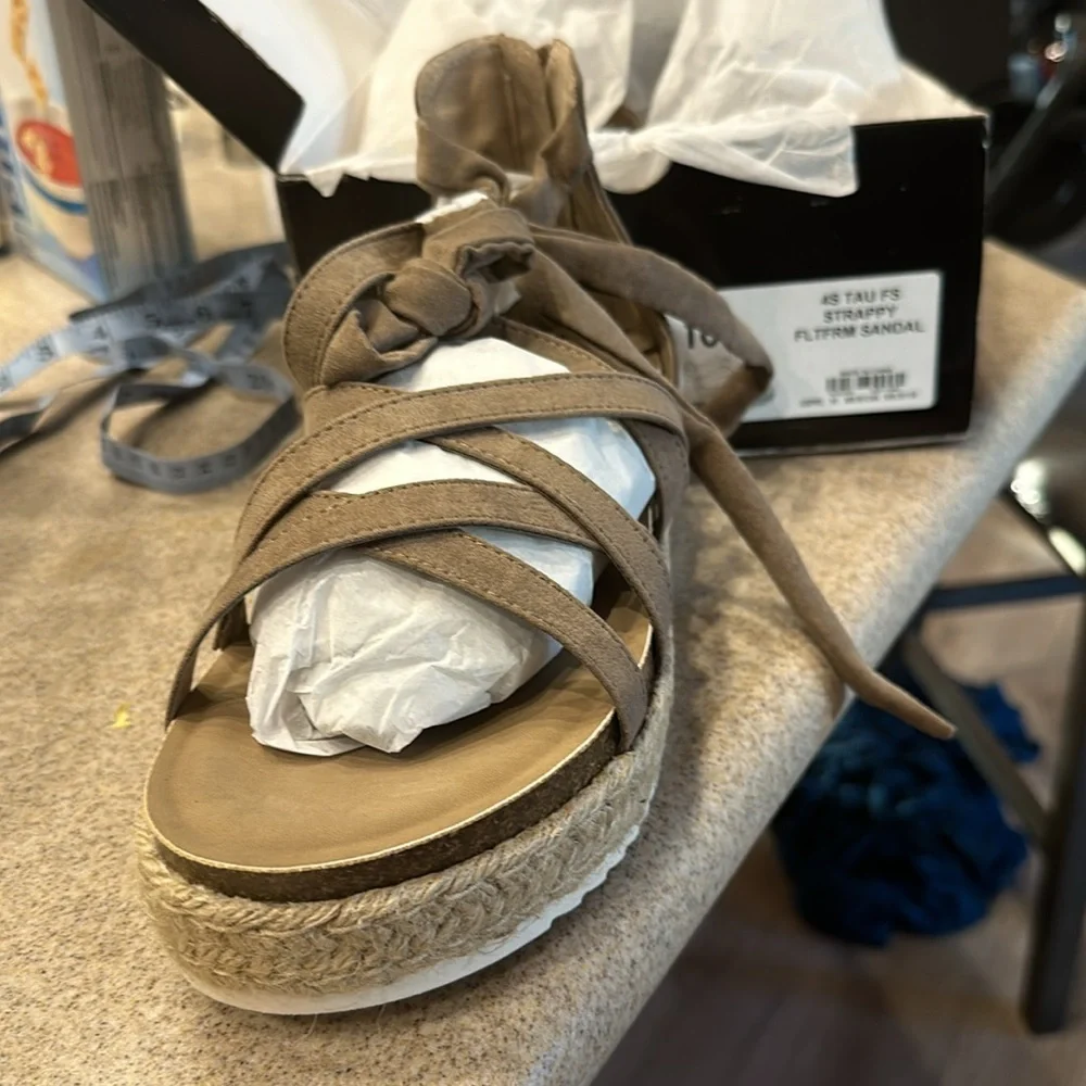 NWT& box 4S STRAPPY FLATFORM SANDAL - FAUX SUEDE TAUPE size 10